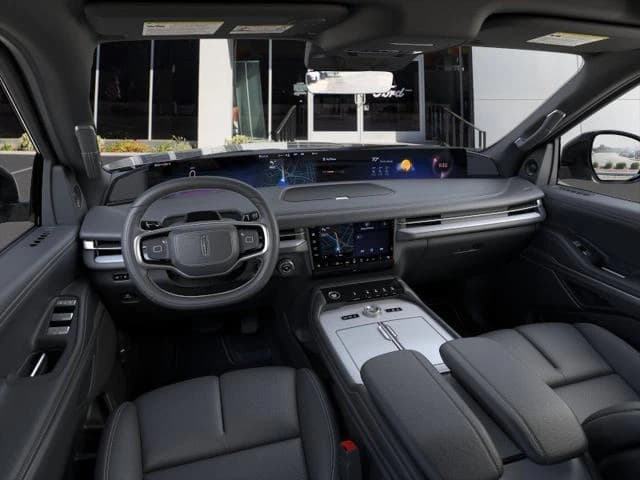 Lincoln Navigator Reserve 4x4 2026 — side view