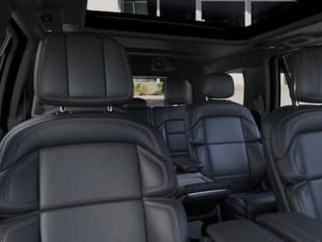 Lincoln Navigator Reserve 4x4 2026 — side view