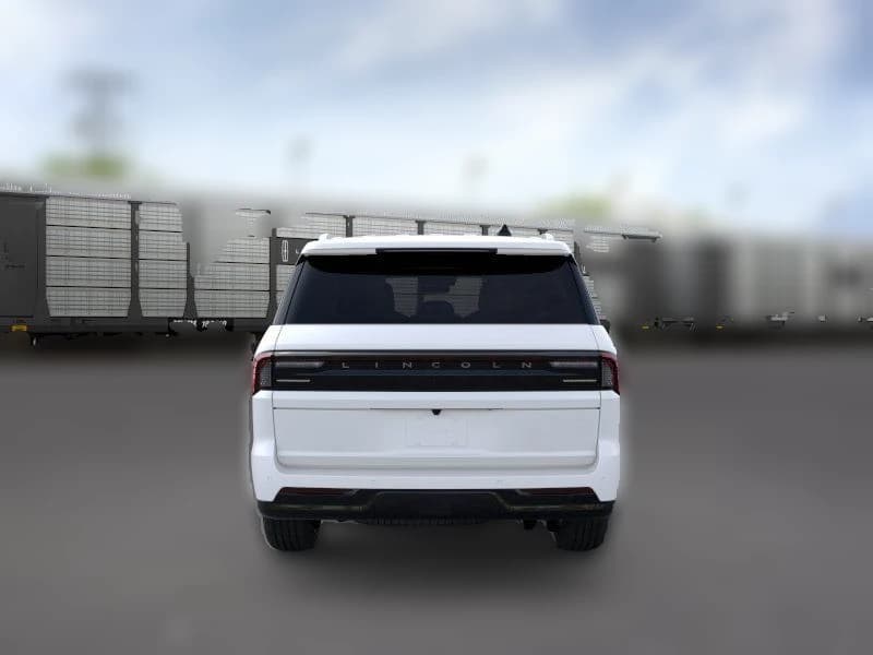 Lincoln Navigator Reserve 4x4 2026 — side view