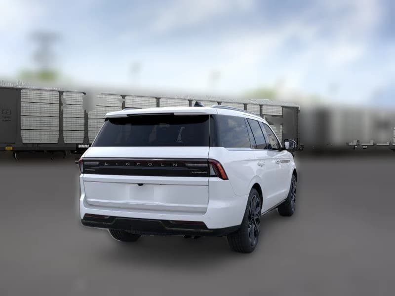 Lincoln Navigator Reserve 4x4 2026 — side view