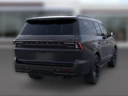 Lincoln Navigator Reserve 4x4 2026 — side view
