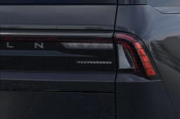 Lincoln Navigator Reserve 4x4 2026 — side view