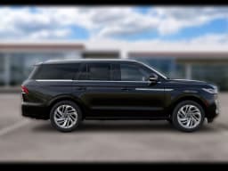 Lincoln Navigator Reserve 4x4 2027 — side view
