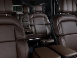 Lincoln Navigator Reserve 4x4 2027 — side view
