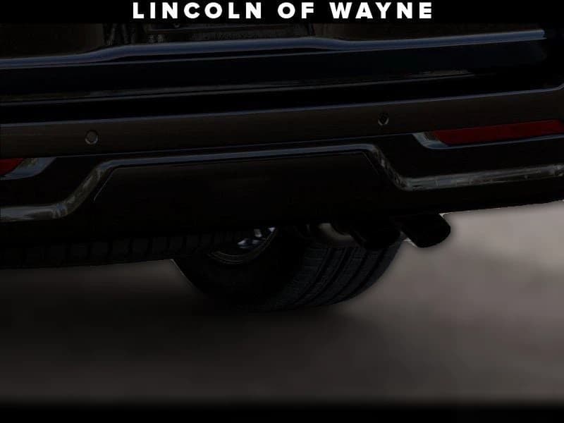 Lincoln Navigator Reserve 4x4 2027 — side view