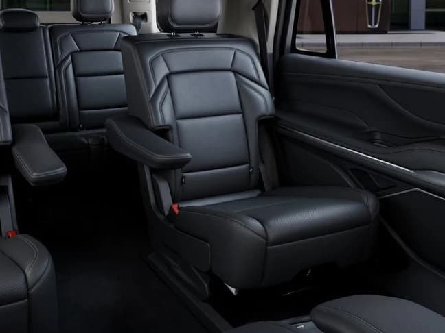 Lincoln Navigator Reserve 4x4 2027 — side view
