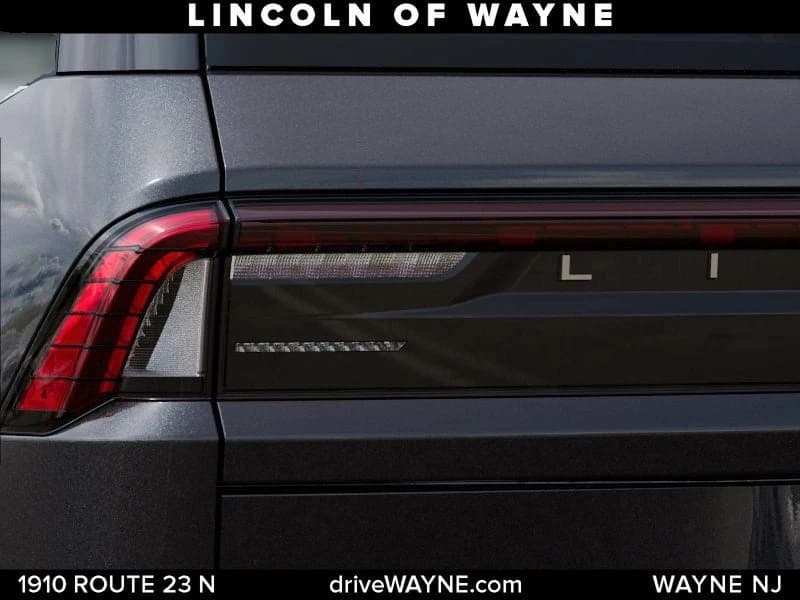 Lincoln Navigator Reserve 4x4 2027 — side view