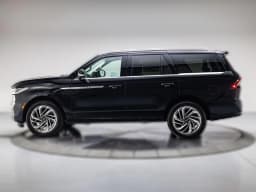 Lincoln Navigator Reserve 4x4 2027 — side view