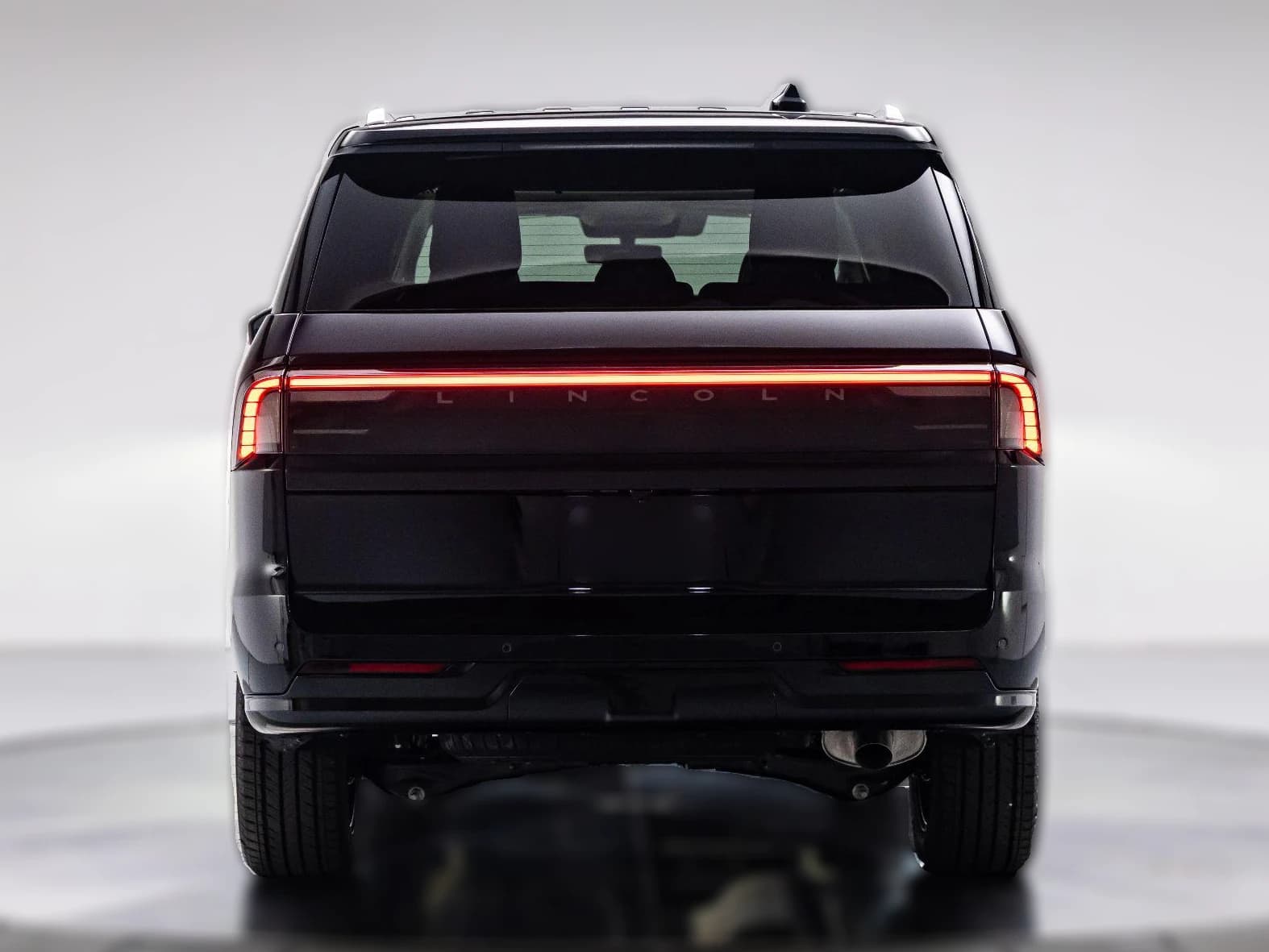 Lincoln Navigator Reserve 4x4 2027 — side view