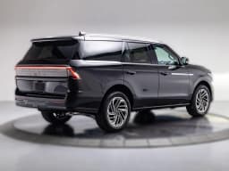 Lincoln Navigator Reserve 4x4 2027 — side view