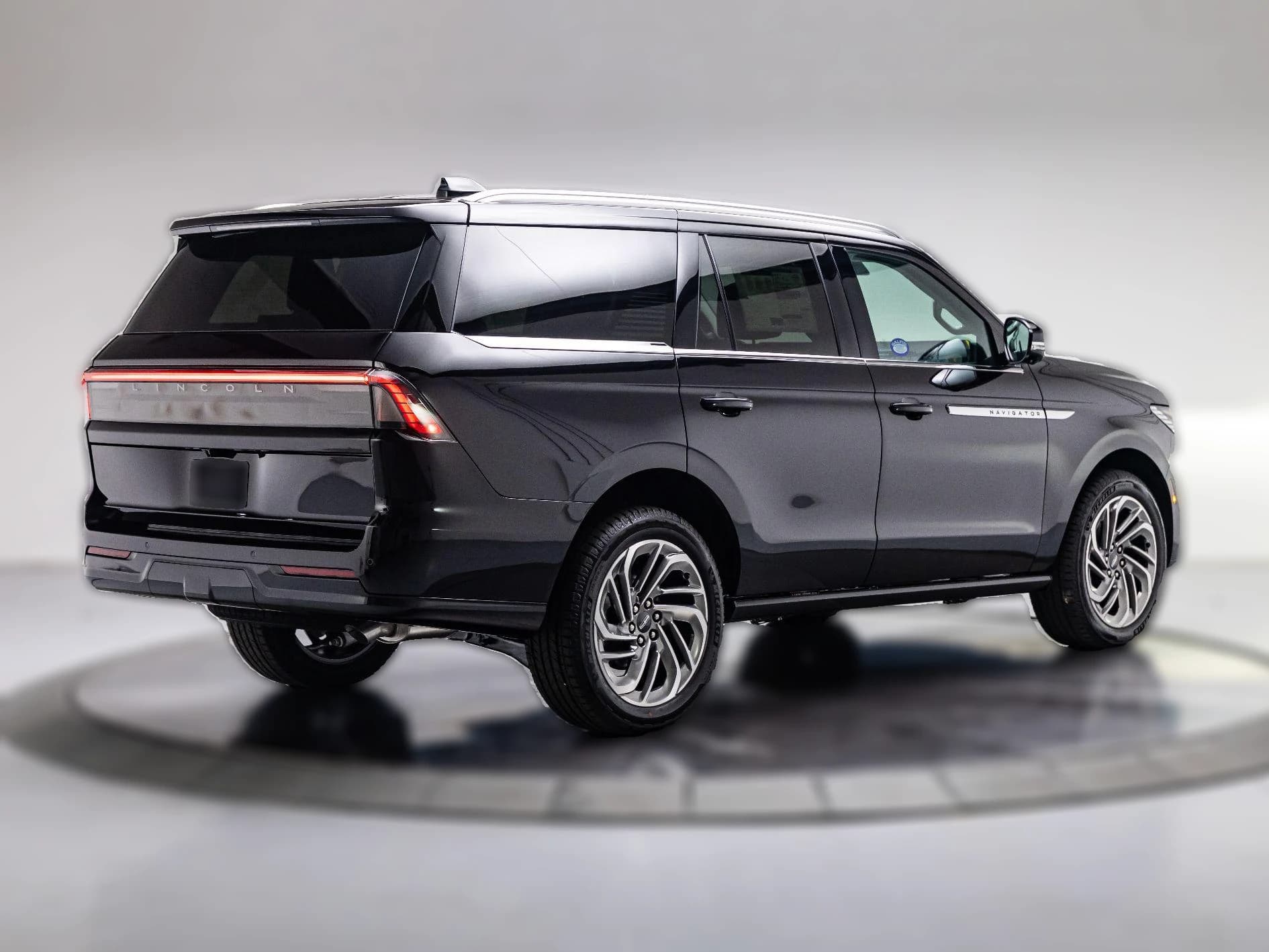 Lincoln Navigator Reserve 4x4 2027 — side view