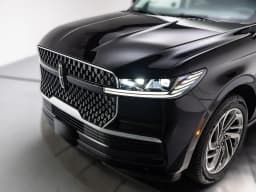 Lincoln Navigator Reserve 4x4 2027 — side view