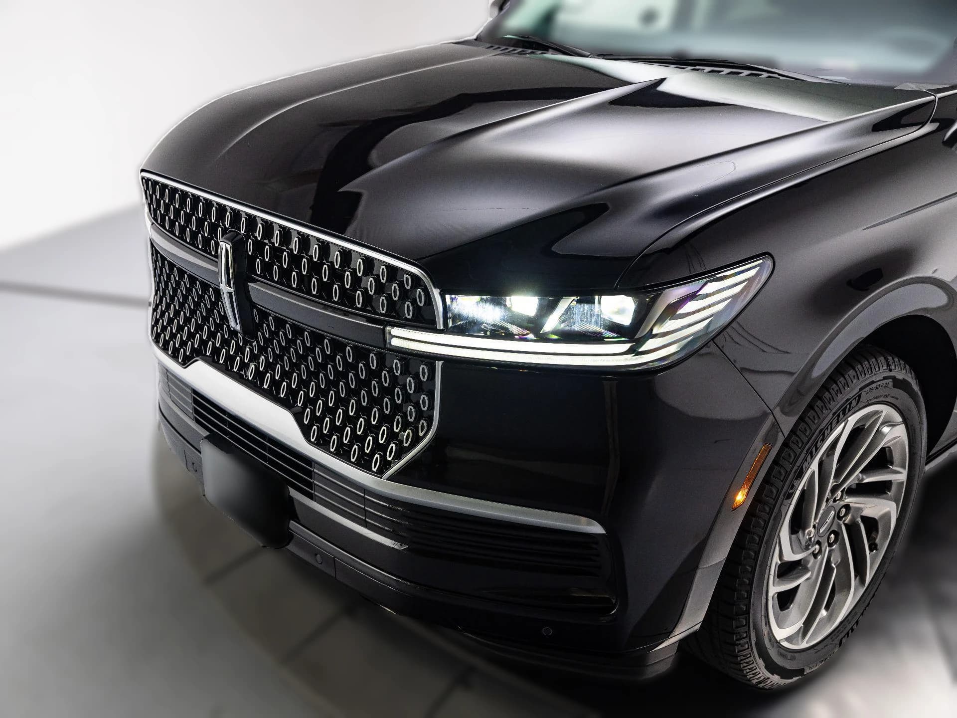 Lincoln Navigator Reserve 4x4 2027 — side view