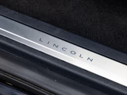 Lincoln Navigator Reserve 4x4 2027 — side view