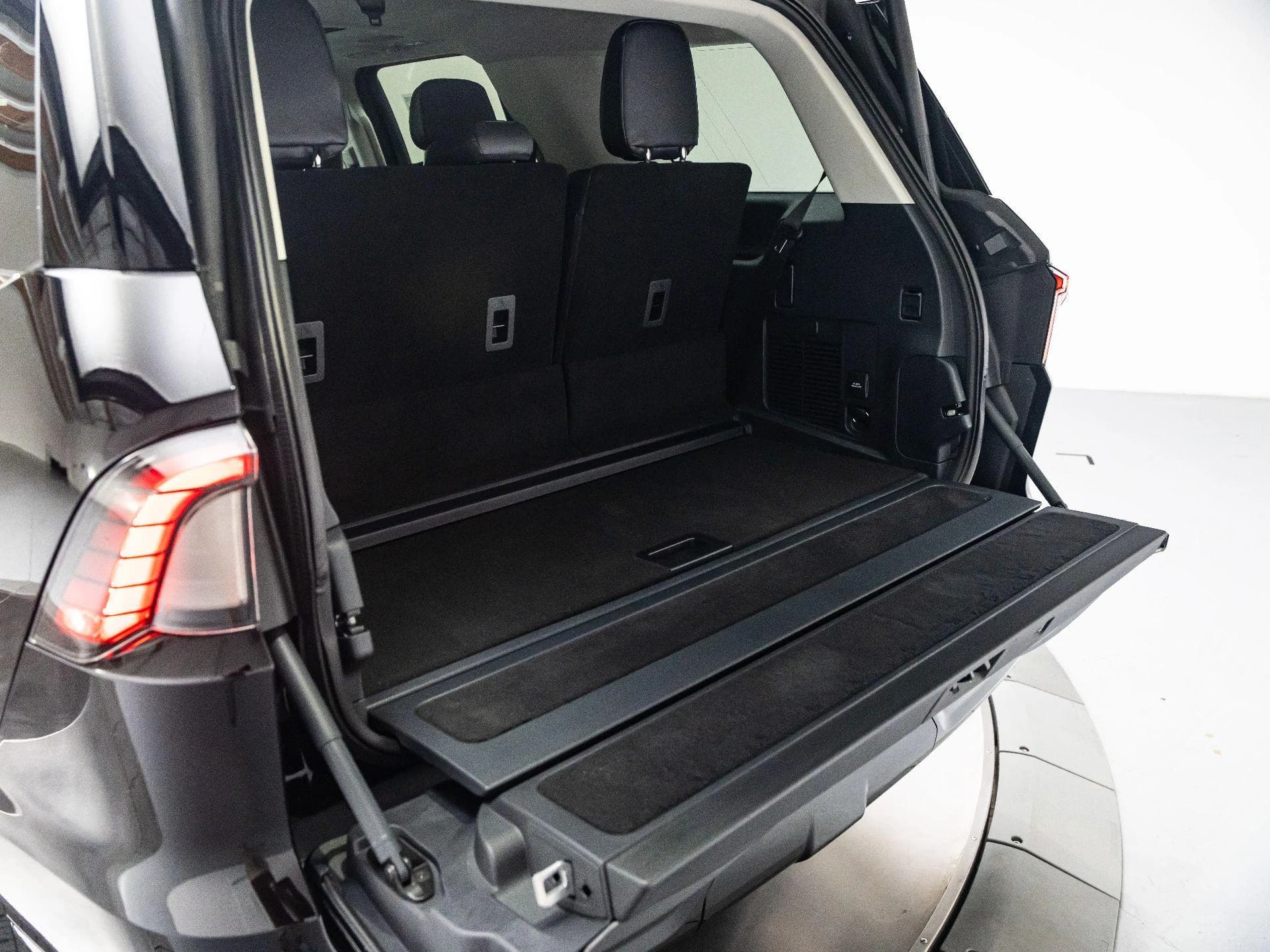 Lincoln Navigator Reserve 4x4 2027 — side view