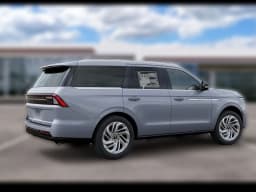 Lincoln Navigator Reserve 4x4 2027 — side view