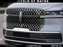 Lincoln Navigator Reserve 4x4 2027 — side view