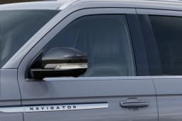 Lincoln Navigator Reserve 4x4 2027 — side view