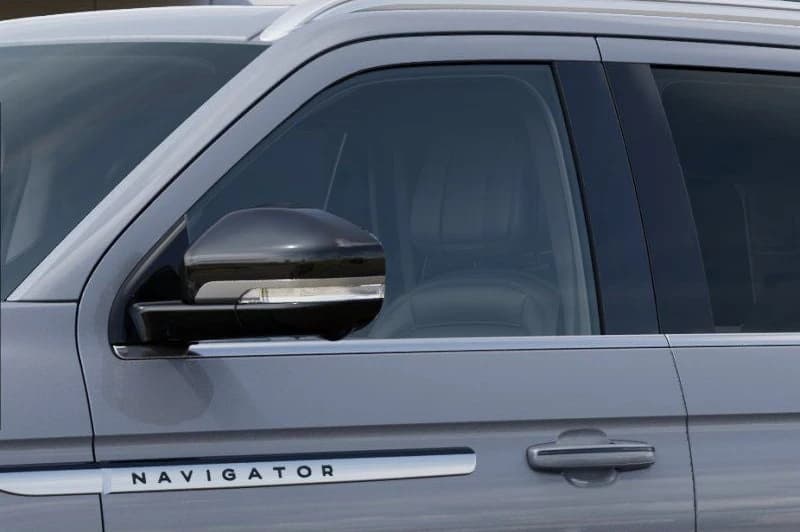Lincoln Navigator Reserve 4x4 2027 — side view