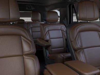 Lincoln Navigator Reserve 4x4 2026 — side view
