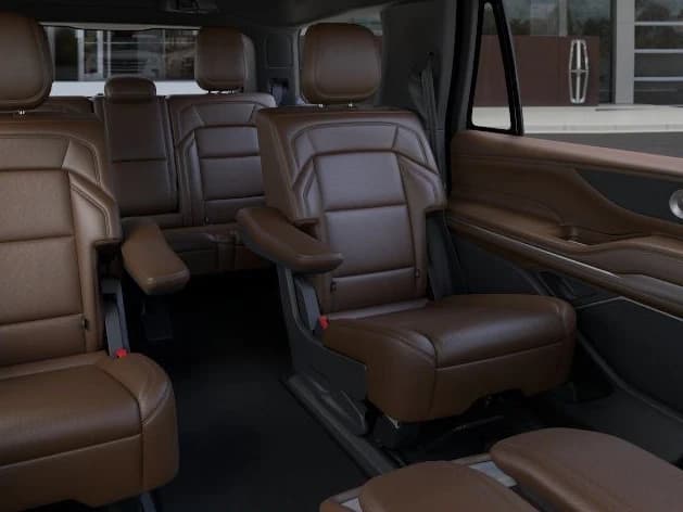 Lincoln Navigator Reserve 4x4 2026 — side view
