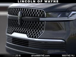 Lincoln Navigator Reserve 4x4 2026 — side view