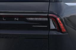 Lincoln Navigator Reserve 4x4 2026 — side view