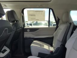 Lincoln Navigator Reserve 4x4 2026 — side view