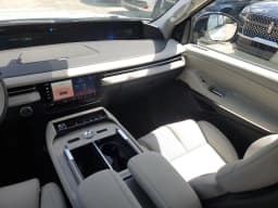 Lincoln Navigator Reserve 4x4 2026 — side view