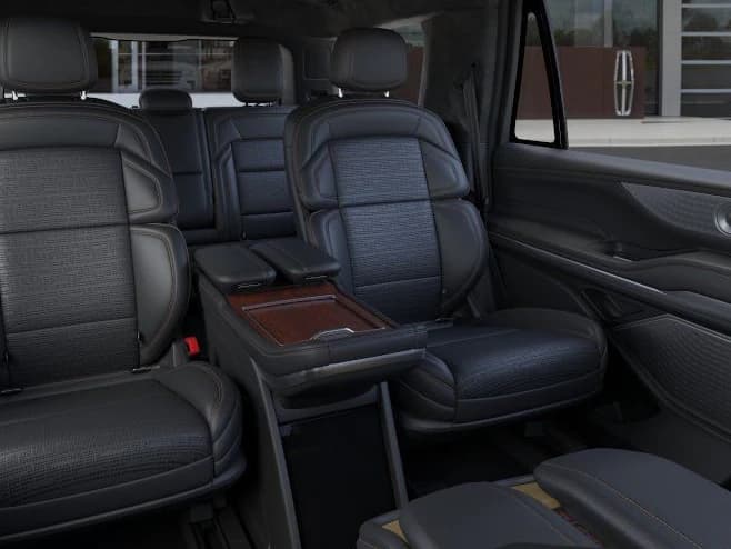 Lincoln Navigator Black Label 4x4 2026 — side view