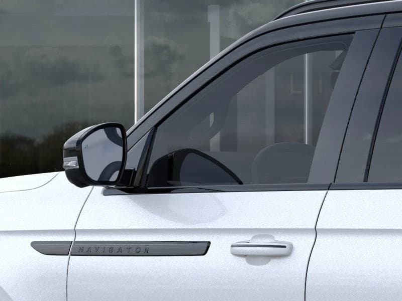 Lincoln Navigator Black Label 4x4 2026 — side view