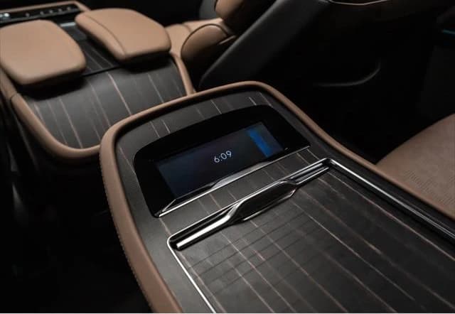 Lincoln Navigator Black Label 4x4 2026 — side view
