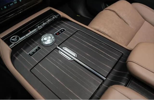 Lincoln Navigator Black Label 4x4 2026 — side view
