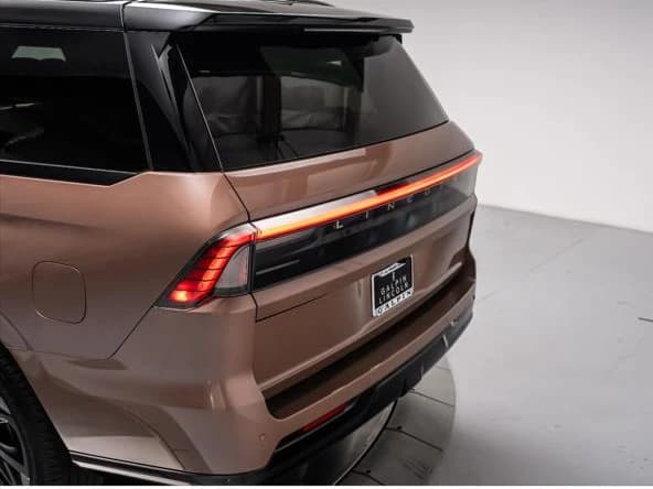 Lincoln Navigator Black Label 4x4 2026 — side view