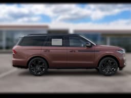 Lincoln Navigator Black Label 4x4 2027 — side view
