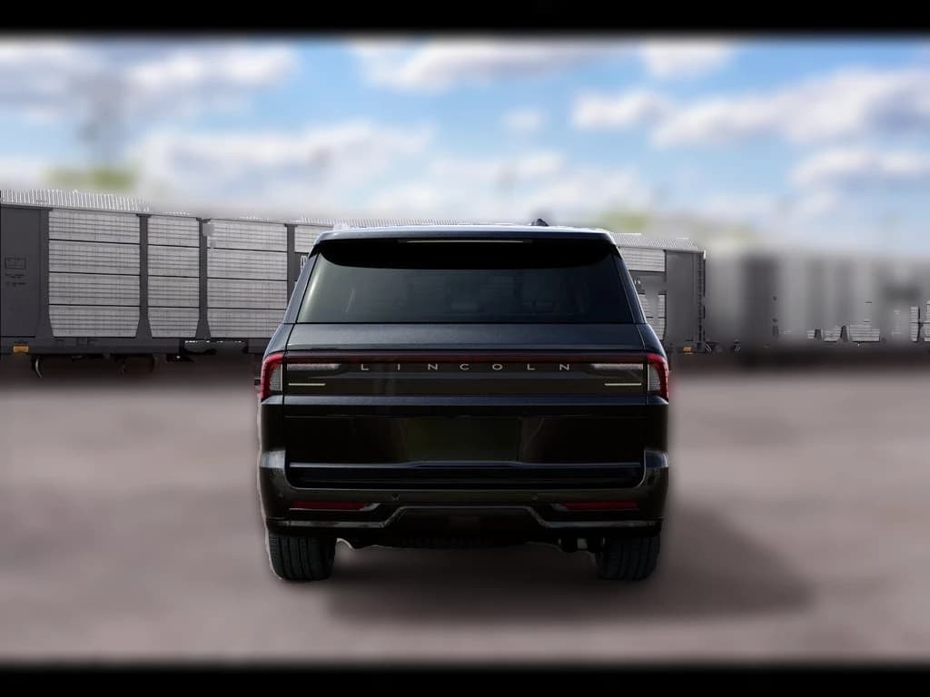 Lincoln Navigator Premiere 4x4 2027 — side view