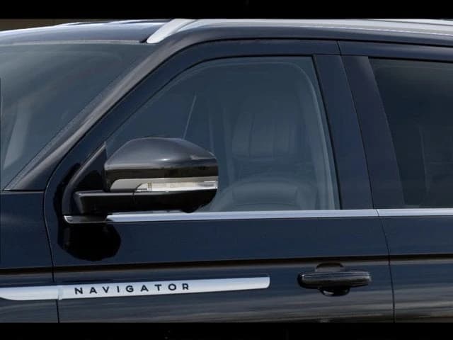 Lincoln Navigator Premiere 4x4 2027 — side view