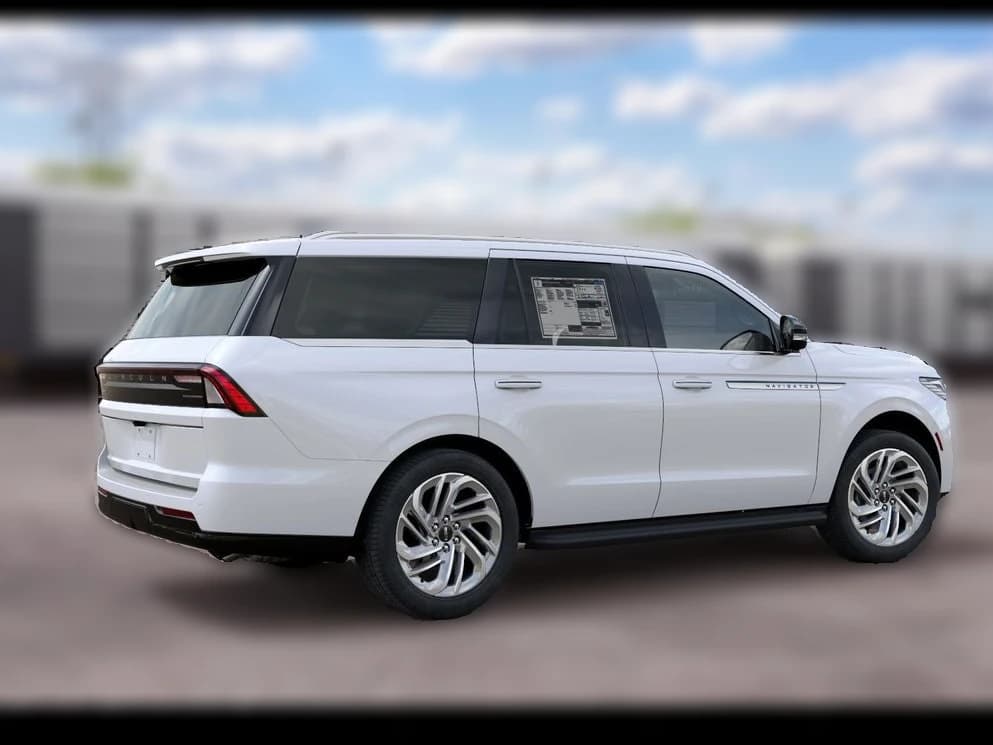 Lincoln Navigator Premiere 4x4 2027 — side view
