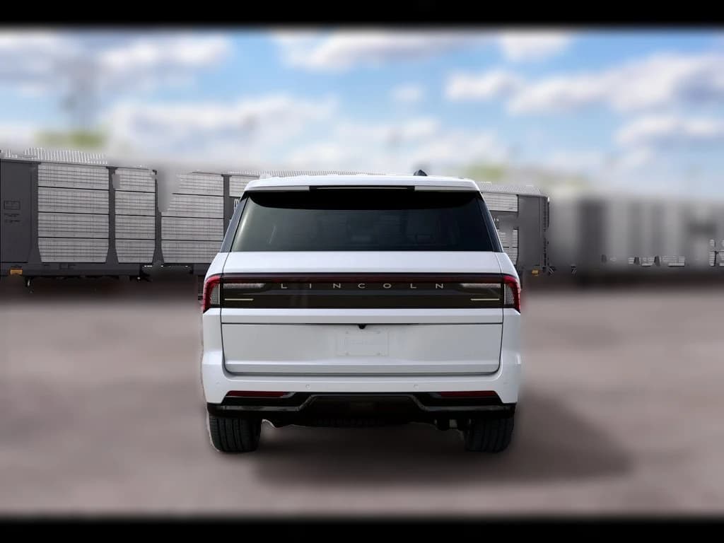 Lincoln Navigator Premiere 4x4 2027 — side view