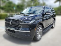 Lincoln Navigator Premiere 4x4 2026 — side view