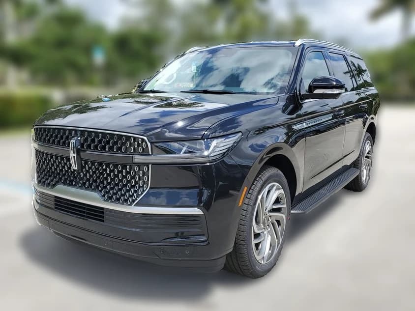 Lincoln Navigator Premiere 4x4 2026 — side view