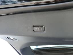 Lincoln Navigator Premiere 4x4 2026 — side view