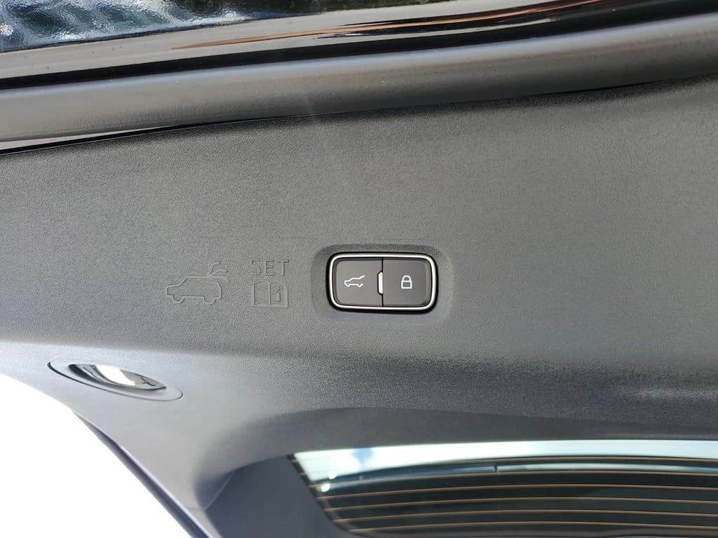 Lincoln Navigator Premiere 4x4 2026 — side view