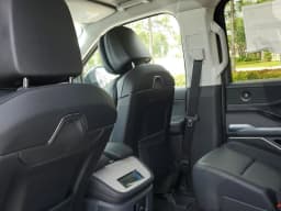 Lincoln Navigator Premiere 4x4 2026 — side view