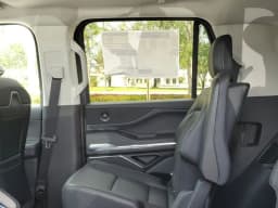 Lincoln Navigator Premiere 4x4 2026 — side view