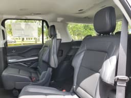 Lincoln Navigator Premiere 4x4 2026 — side view