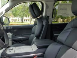 Lincoln Navigator Premiere 4x4 2026 — side view