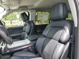 Lincoln Navigator Premiere 4x4 2026 — side view