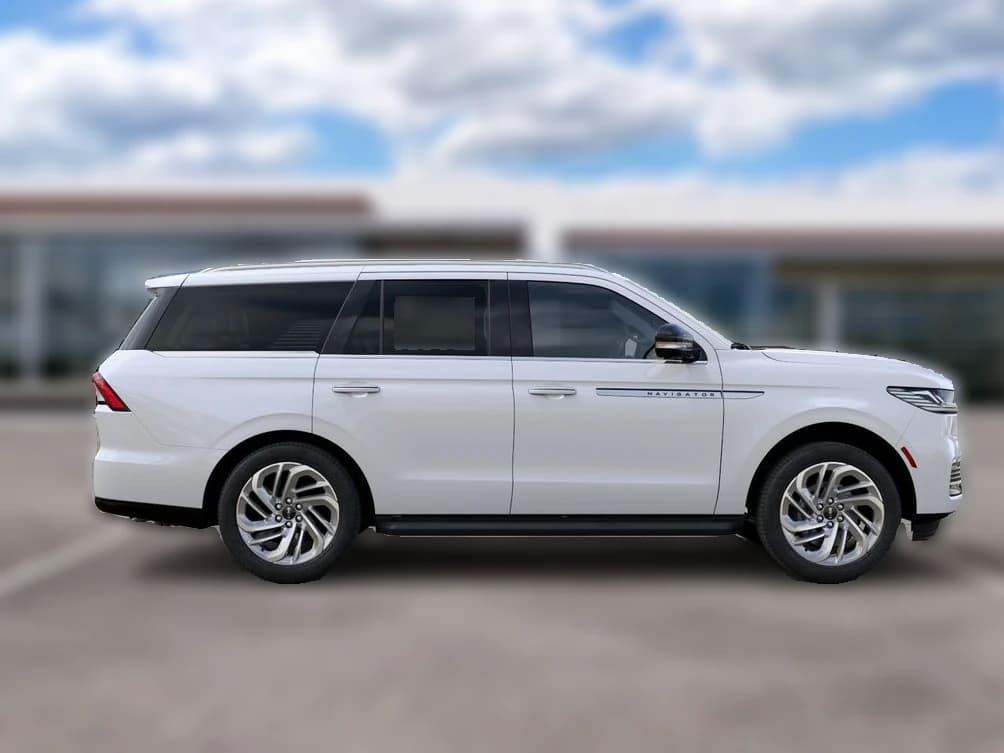 Lincoln Navigator Premiere 4x4 2027 — side view