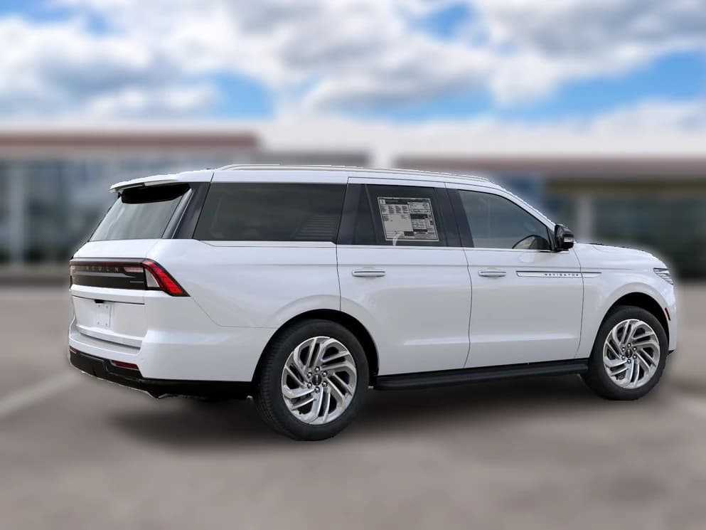 Lincoln Navigator Premiere 4x4 2027 — side view